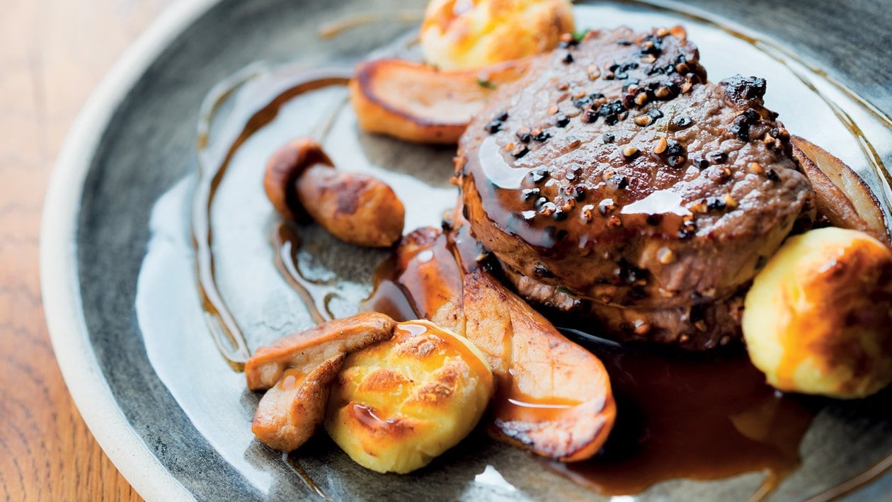 Corzo salteado, setas de calabaza y ñoquis gratinados con queso parmesano – - Receta - UFS