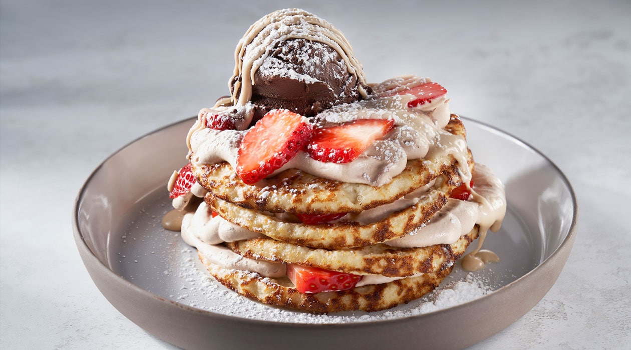 Pancakes con mousse de Nocilla, fresas y helado de chocolate negro – - Receta - UFS