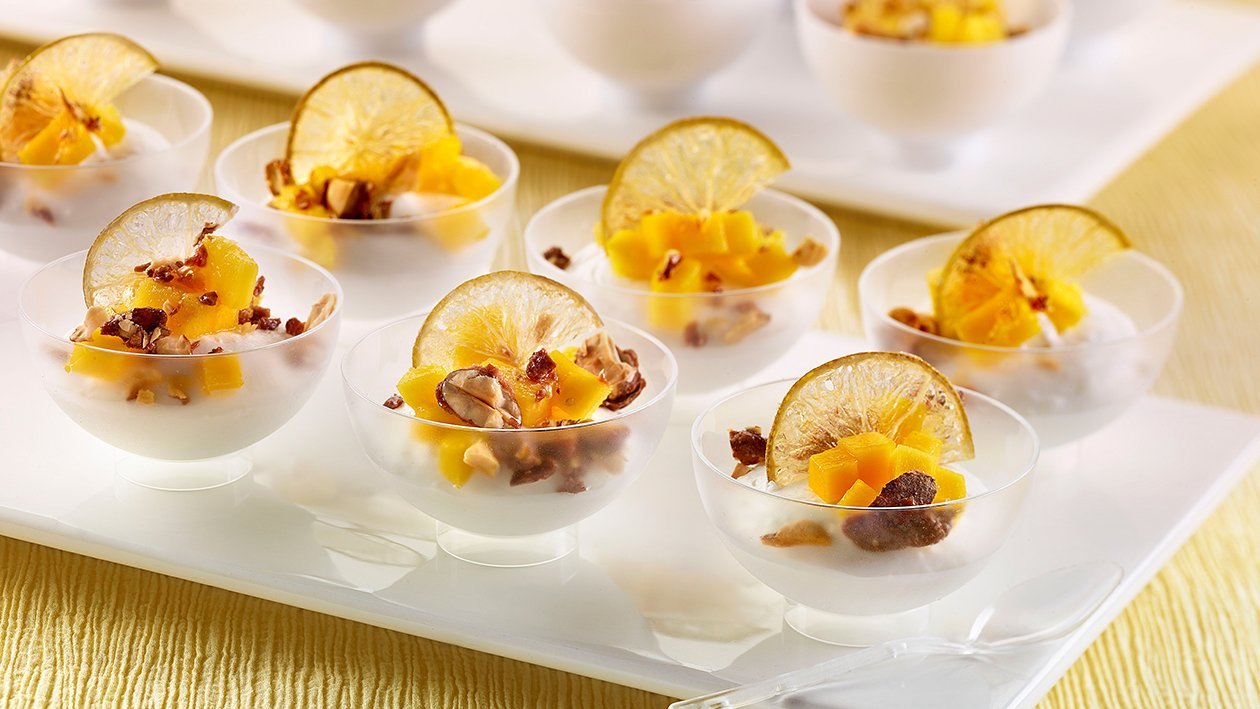 Mousse de coco con mango, lima y granillo de almendra – - Receta - UFS